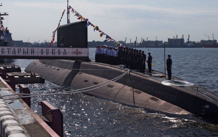 Tàu ngầm "Stary Oskol" chuyển từ Hạm đội Biển Bắc đến Hạm đội Biển Đen - Sputnik Việt Nam