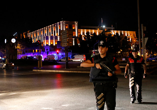 Đảo chính quân sự ở Thổ Nhĩ Kỳ bị dập tắt, gần 200 người chết, gần 3.000 người bị bắt,