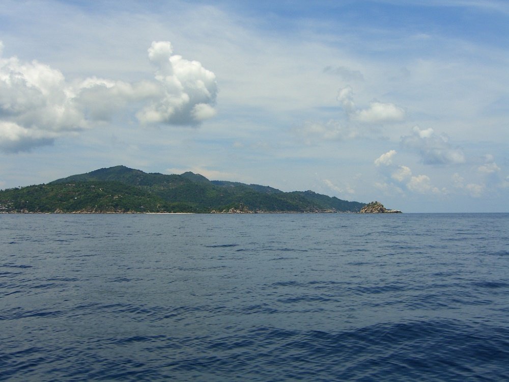 Đảo trên Biển Đông