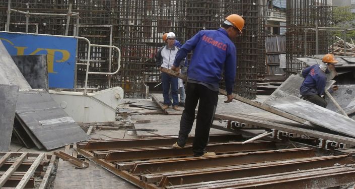 Công nhân trên công trường xây dựng tại Hà Nội, Việt Nam