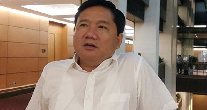 Ông Đinh La Thăng trong một lần trả lời báo chí bên lề kỳ họp thứ 9 Quốc hội khóa XIII.