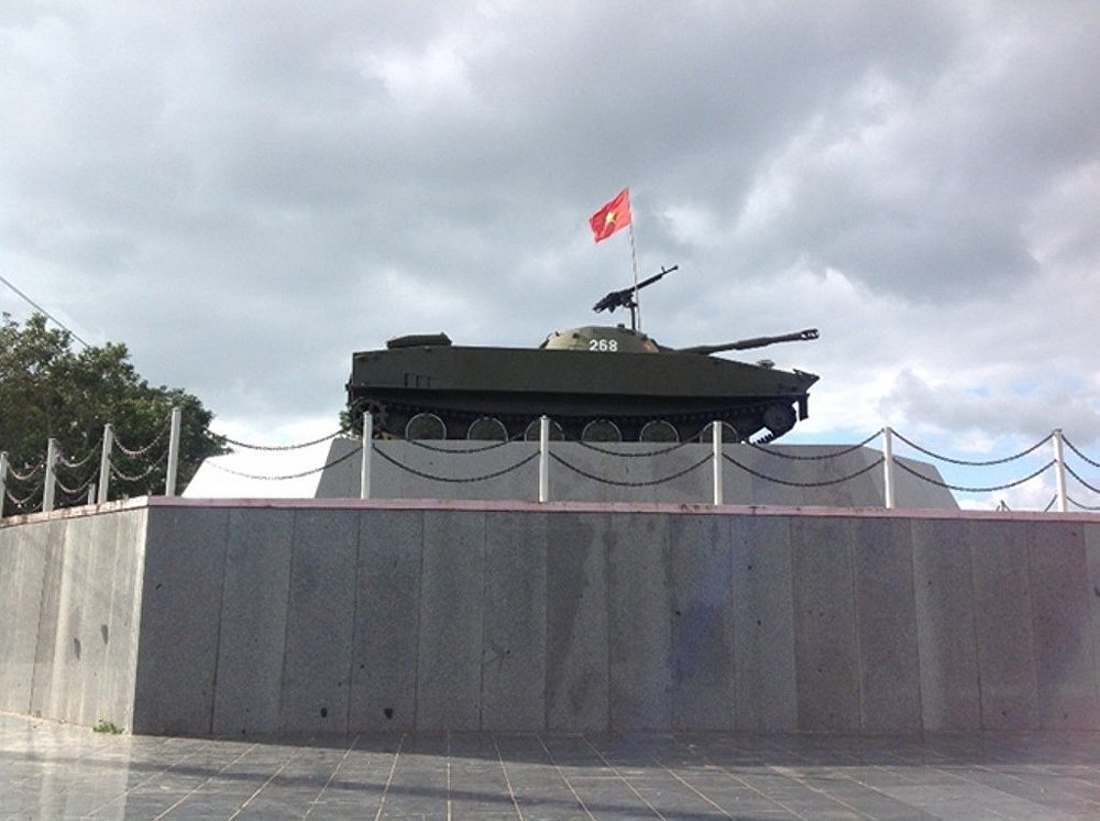 Xe tăng PT-76 mang số hiệu 268 tham gia trận đánh giờ là tượng đài chiến thắng Làng Vây.