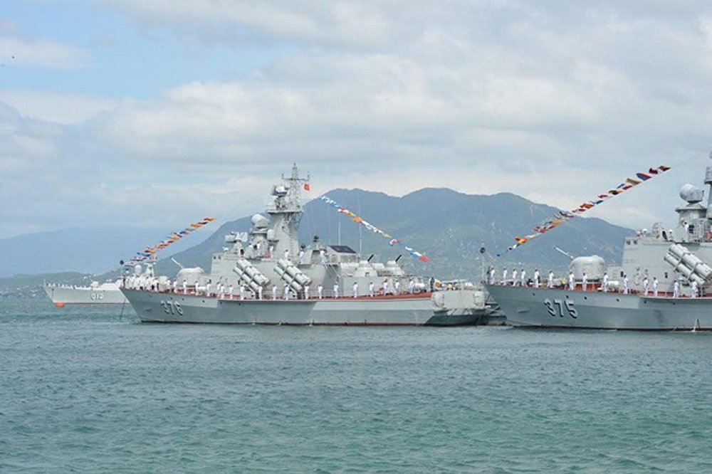Bộ đôi tàu tên lửa Molniya 1241.8 của Việt Nam tại Lễ thượng cờ tàu ngầm Kilo 636 186 - Đà Nẵng và 187 - Bà Rịa - Vũng Tàu