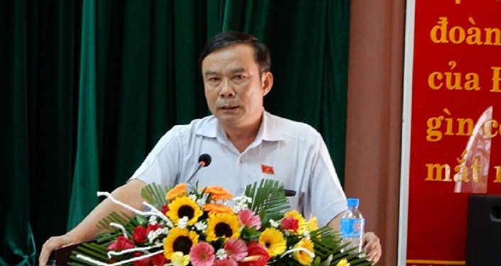 Ông Nguyễn Bá Sơn – Phó Trưởng đoàn chuyên trách Đoàn đại biểu Quốc hội TP Đà Nẵng trả lời ý kiến của các cử tri