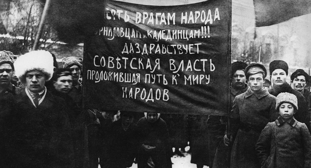 Cuộc mit-tinh của công nhân và binh lính Petrograd. Ngày 25 tháng 10 (7 tháng 11) năm 1917