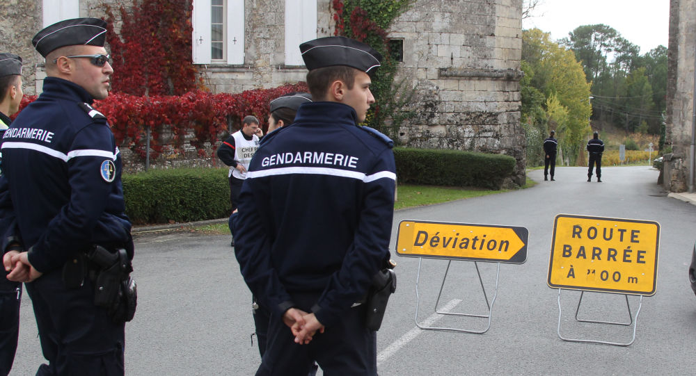Pháp: xe chở người di cư đâm cảnh sát và bị nổ súng