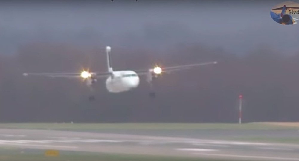Video cảnh hạ cánh kỹ thuật của máy bay khiến cư dân mạng hoảng hốt