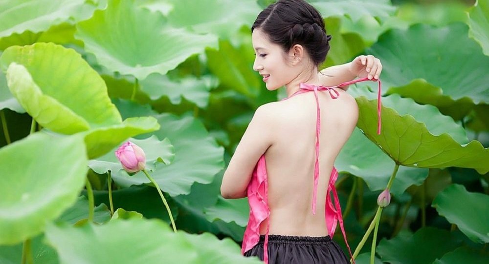 Thiếu nữ Việt khỏa thân: Đừng dùng chiêu trò để nổi tiếng (Ảnh). 