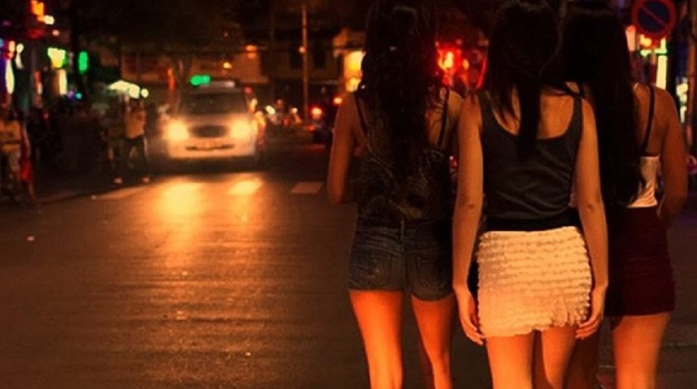 Gái mại dâm đứng đường ở Việt Nam