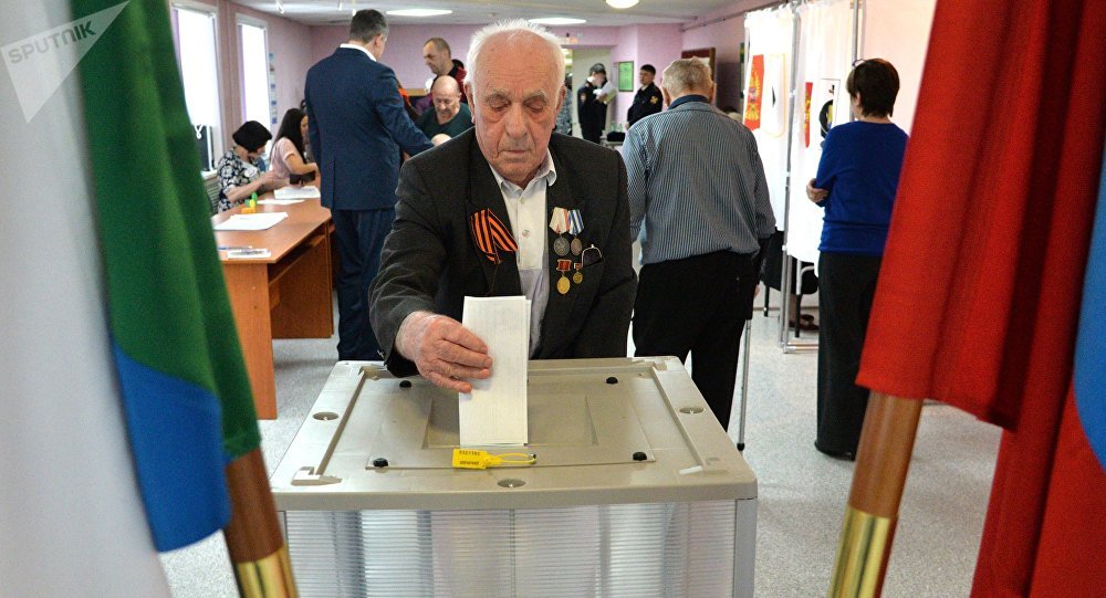 Ngay cả các cụ già cũng gắng sức đi bỏ phiếu vì hiểu tầm quan trọng của cuộc bầu cử!